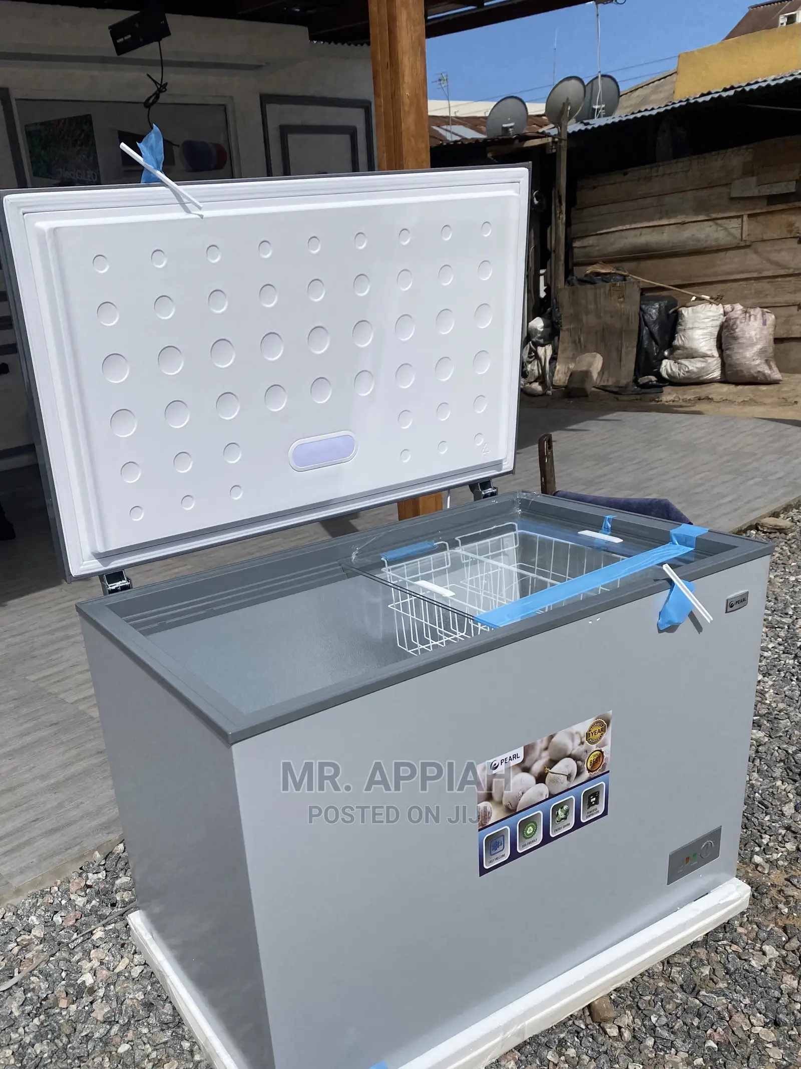 High Quality Pearl PCF-370 (290ltrs)Chest Freezer in Stock.