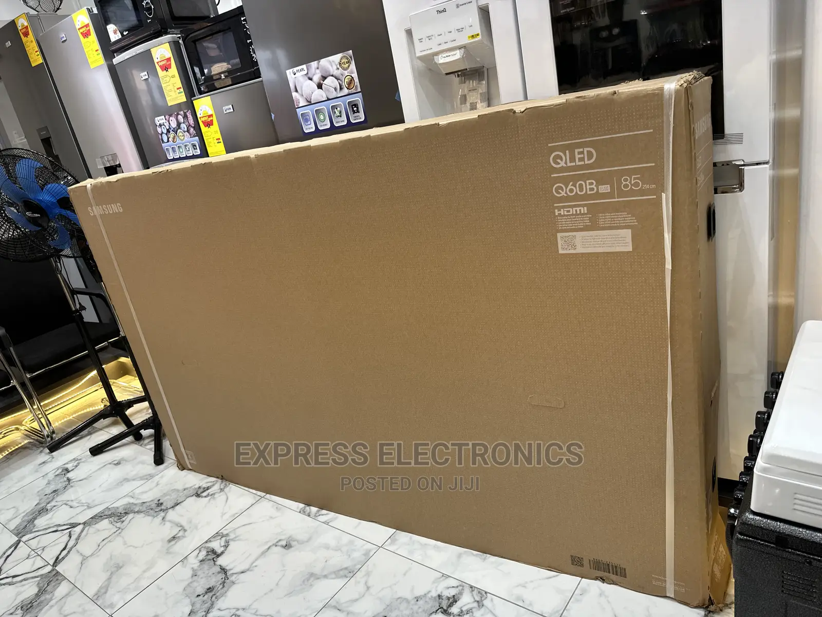Glossy Black Slim Smart QLED 85Q60A Samsung Tv