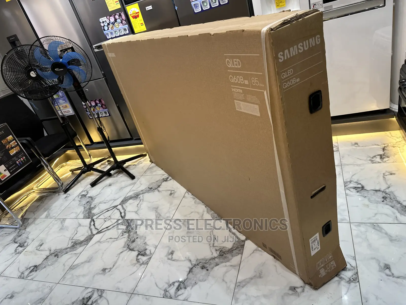Glossy Black Slim Smart QLED 85Q60A Samsung Tv