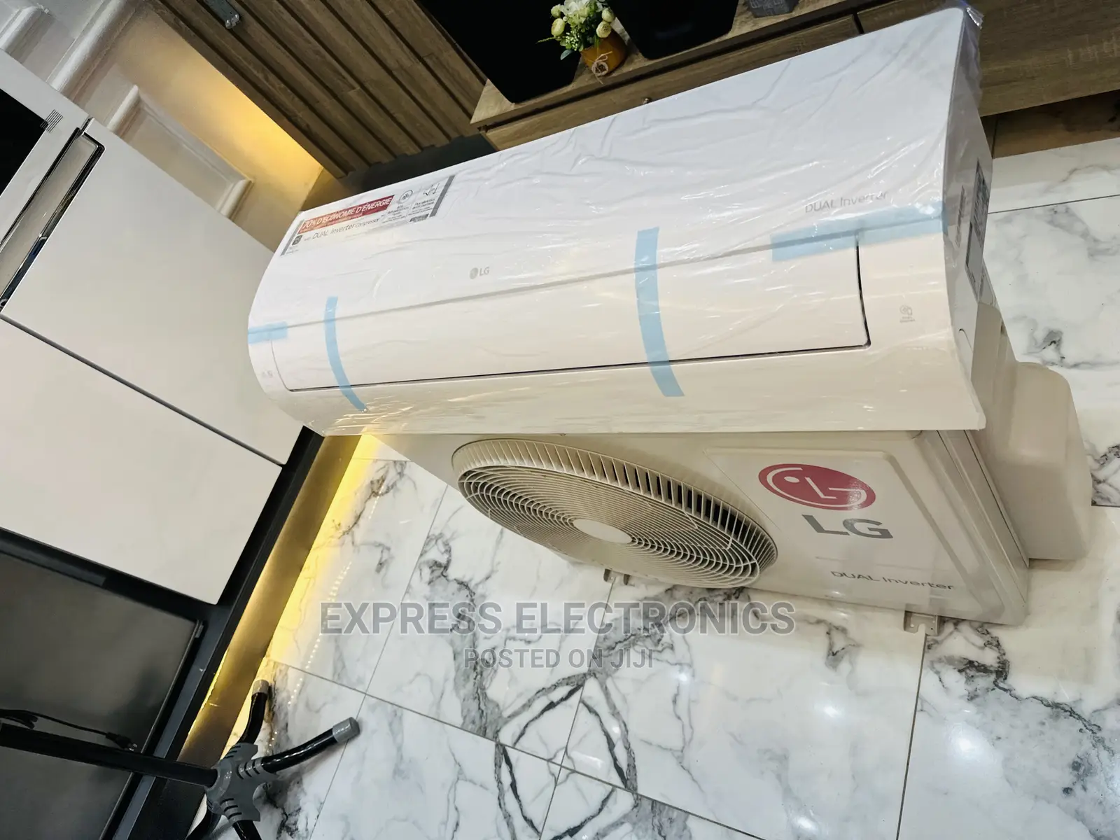 LG R410 Gas Futher and Wide Cooling Airflow Split 2.0hp