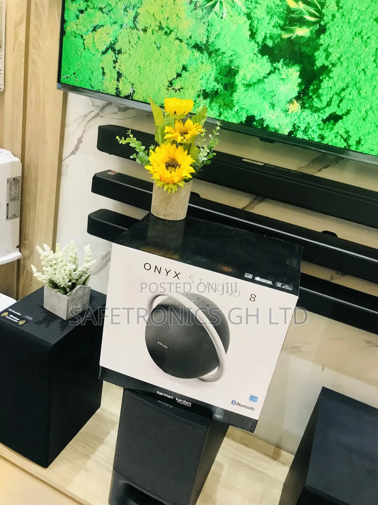Onyx Studio 8 Harman Kardon Bluetooth Soundbar 