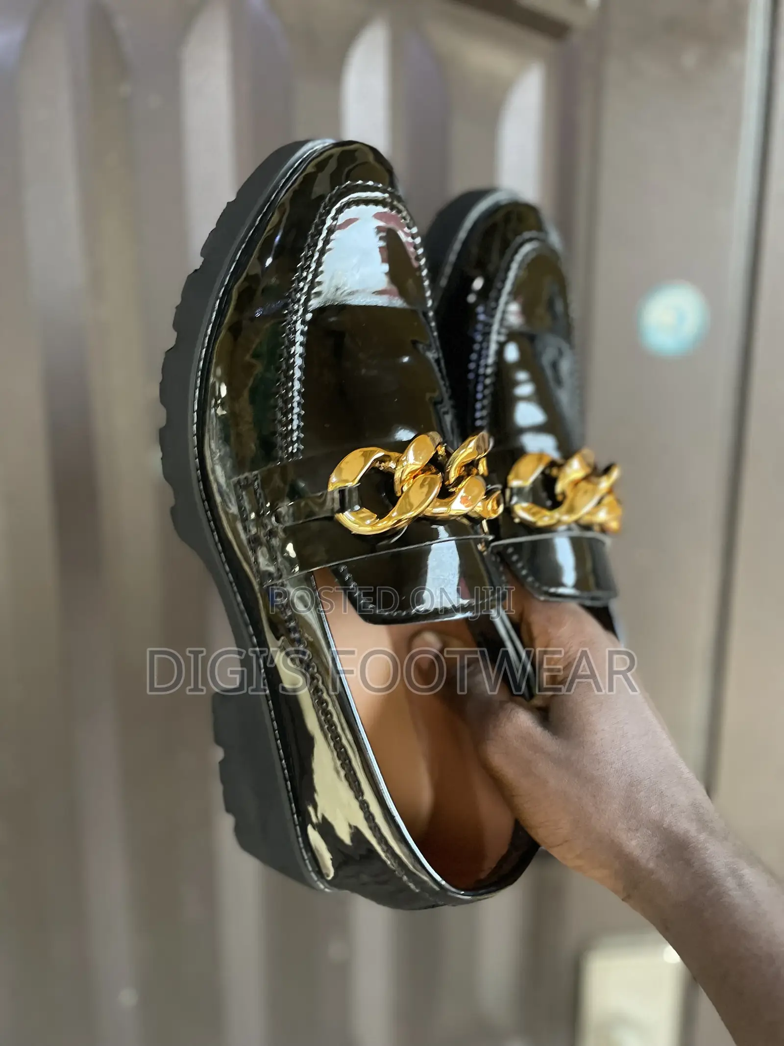 Black Mirror Shoe With Chain