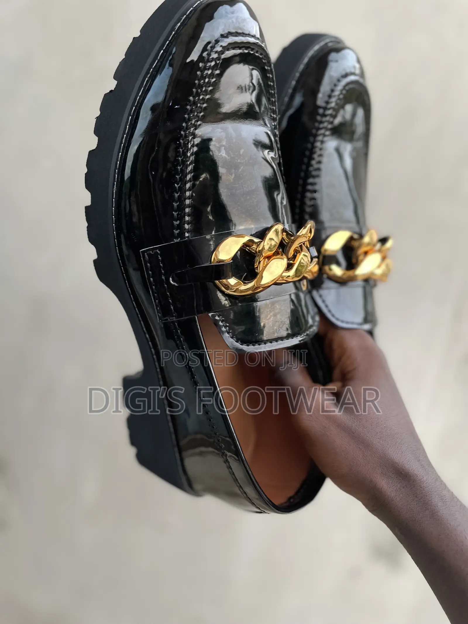 Black Mirror Shoe With Chain