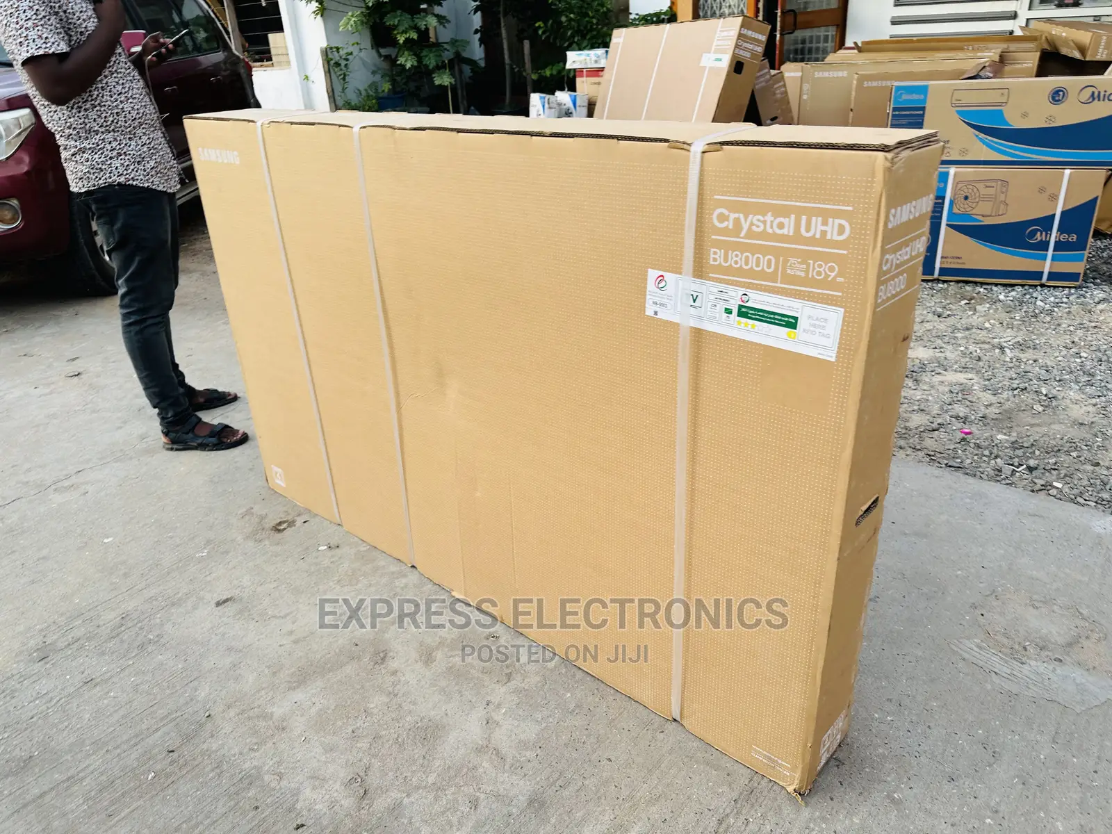 Glossy Slim UHD Samsung 75”Bu8100