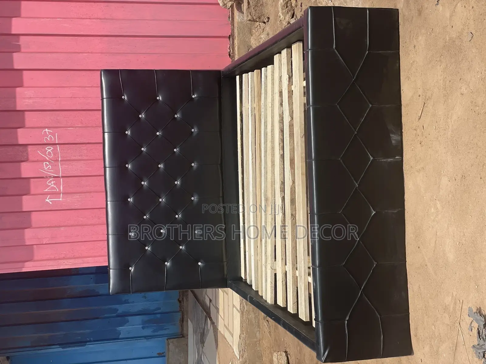 Black  Bedframe Queen Size 60x80 // Very Strong