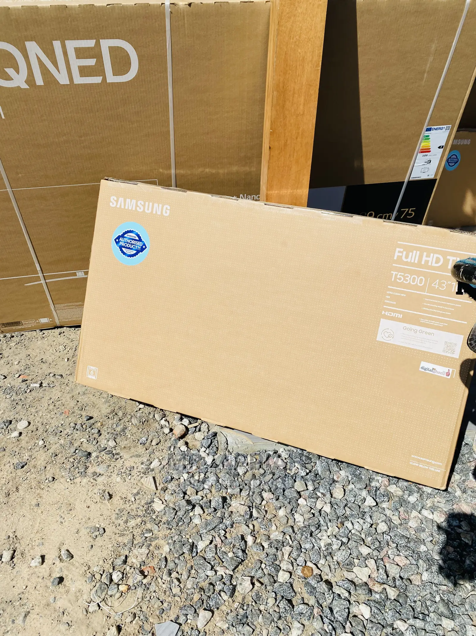 Quality Yet Affordable Samsung 43” Full HD LED Tv(43B8072)