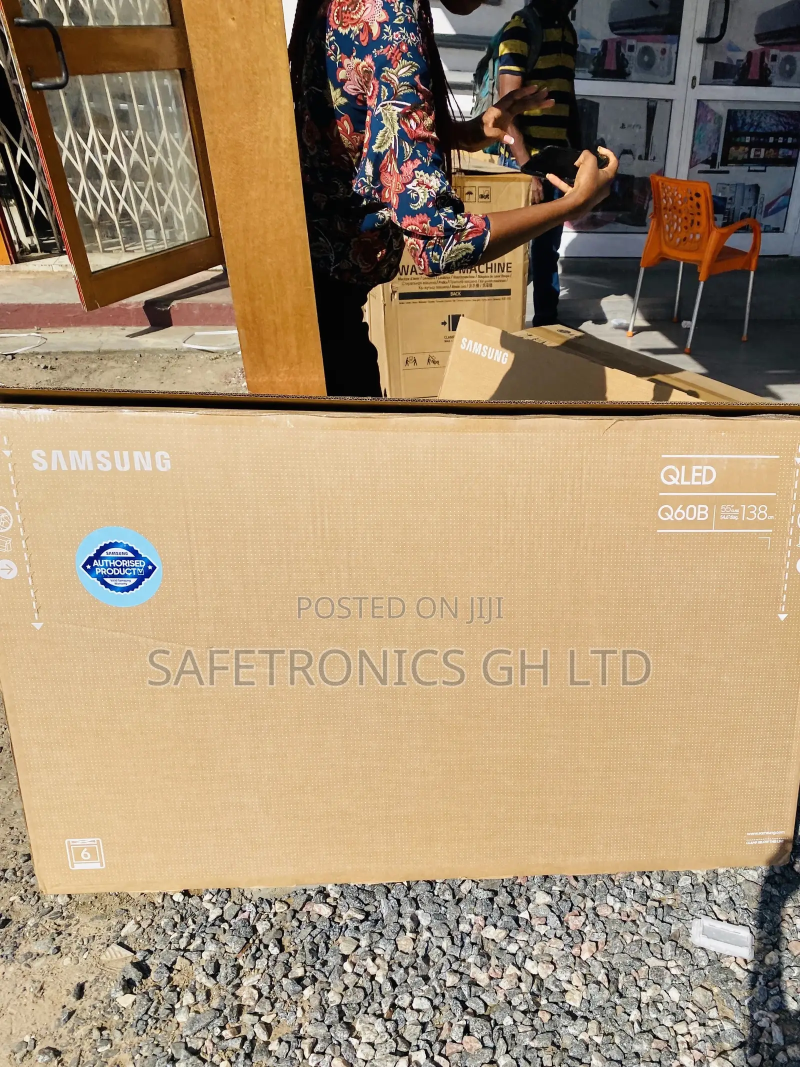 Experience the Nice Samsung 75 Inches QLED Glossy QNED Tv