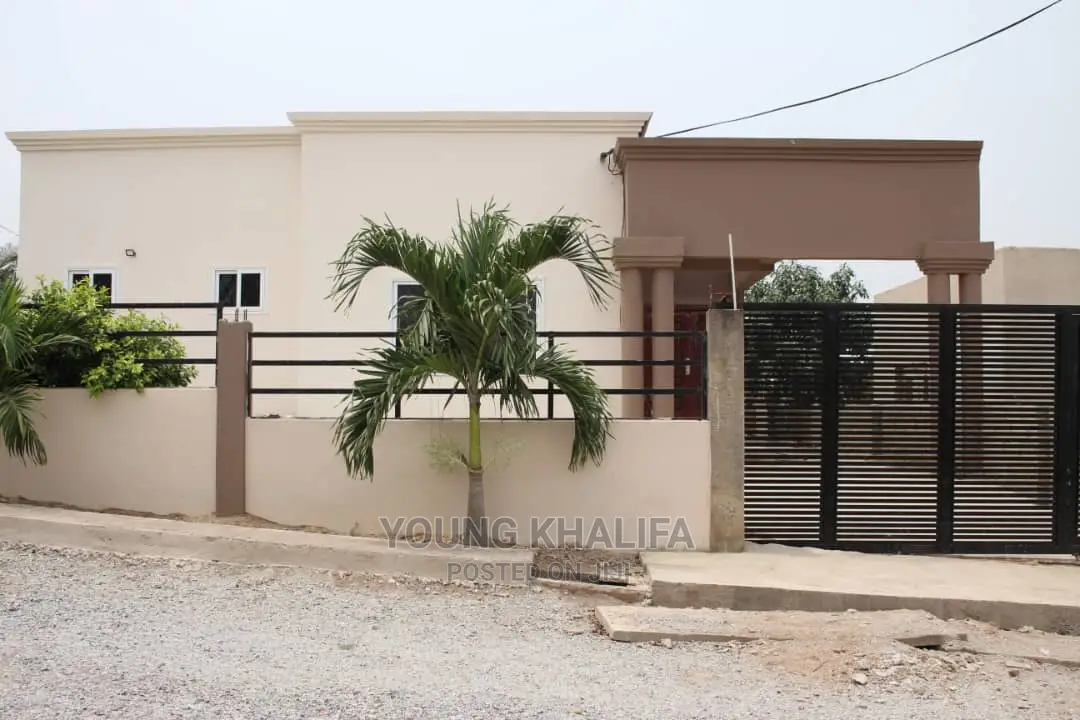 3bdrm House in Ahenfie Estate, Opeikuma for sale