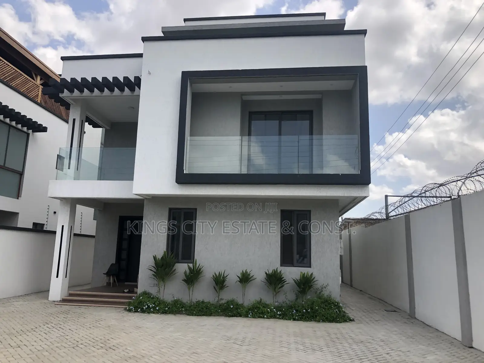 5bdrm House in Multi-Choice, Abelemkpe for sale