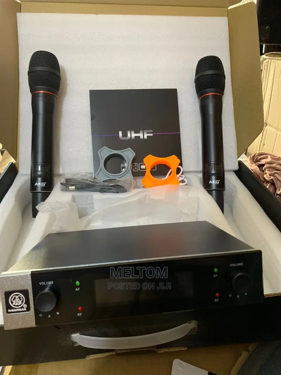 Cordless Microphone (AKG Y200S)