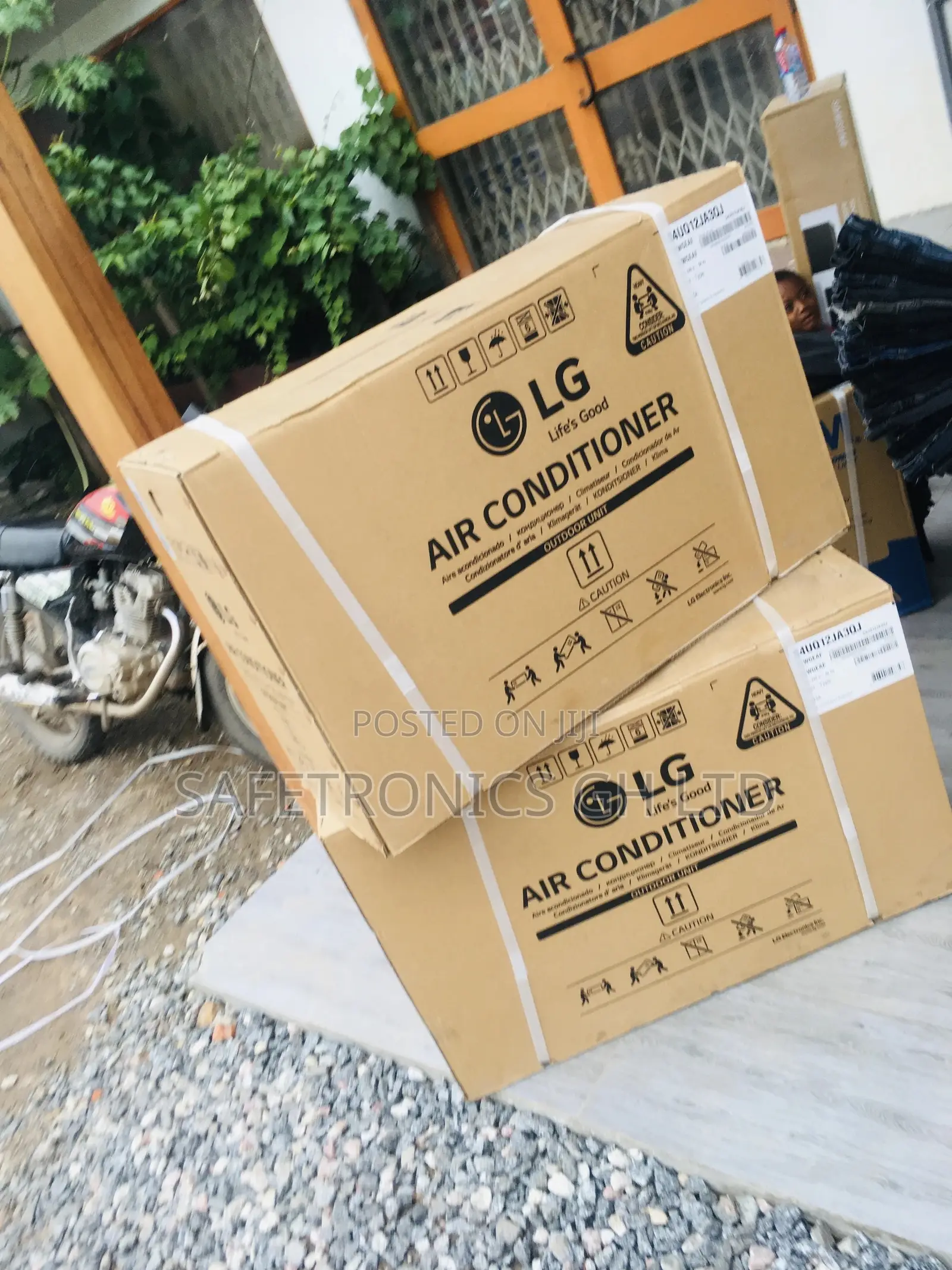 Grab Adjustable 1.5hp Inverter LG Airconditioner 