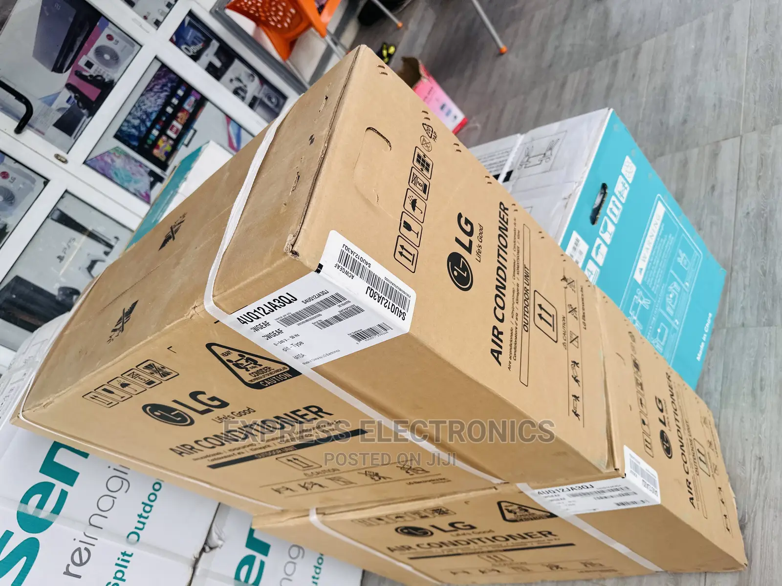 Solid White Dual Inverter Split LG 1.5hp AC