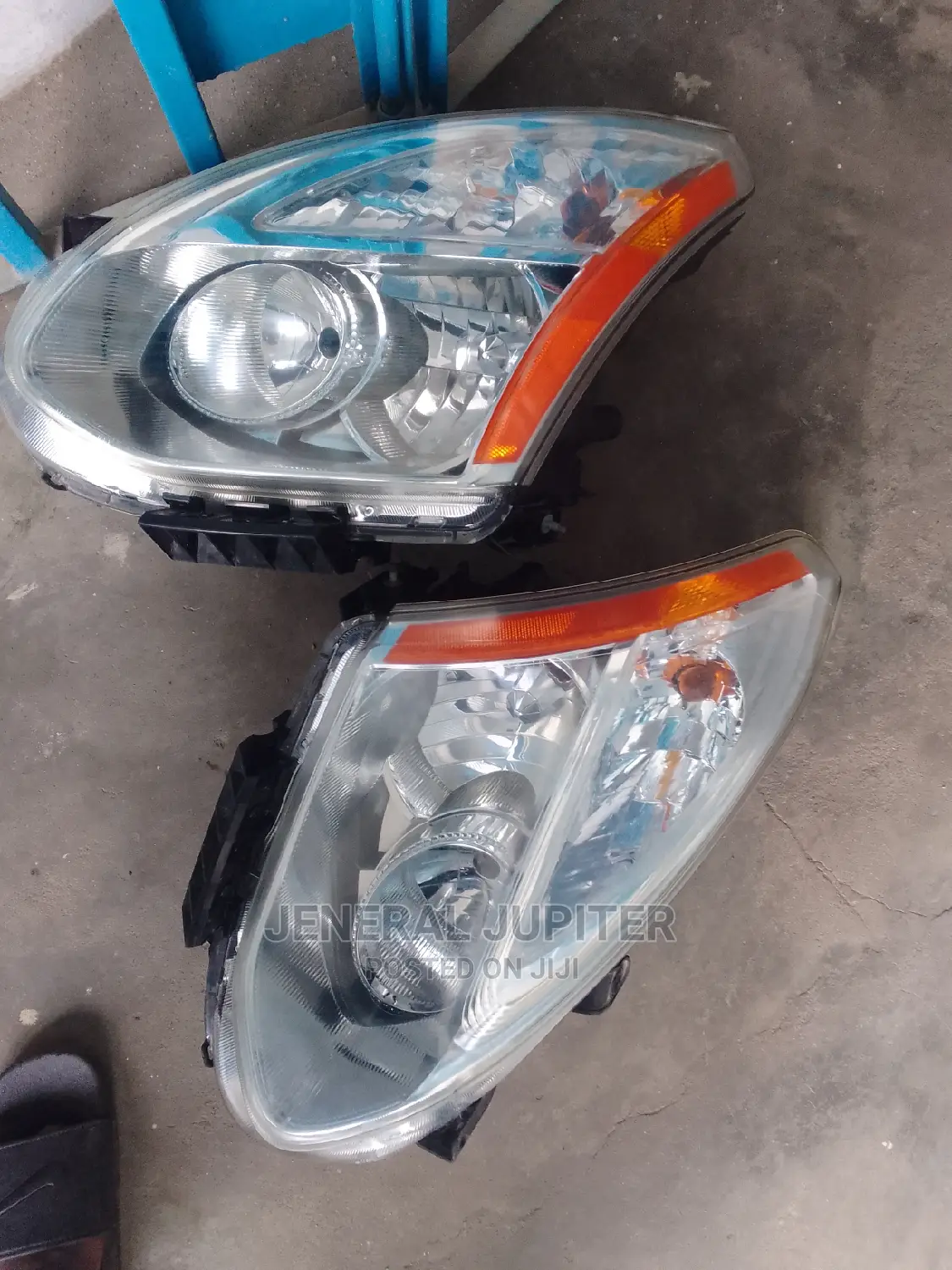 Nissan Rogue 2007-2012 Headlight Pair.