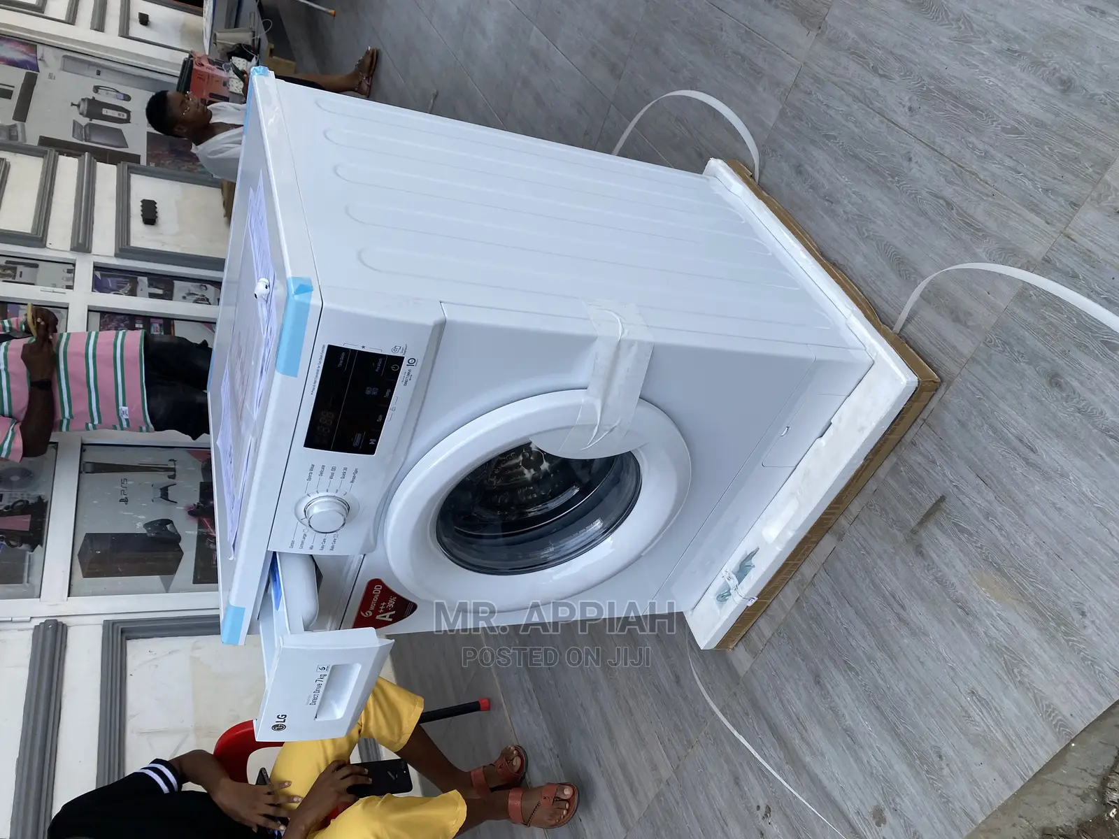 Neatly Designed LG 7kg Front Load Washingmachine Available,