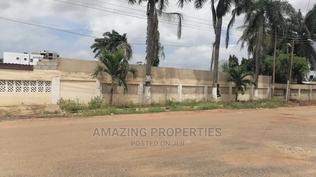 Half an Acre Land at Labone, 3minutes Drive From Coffee Shop