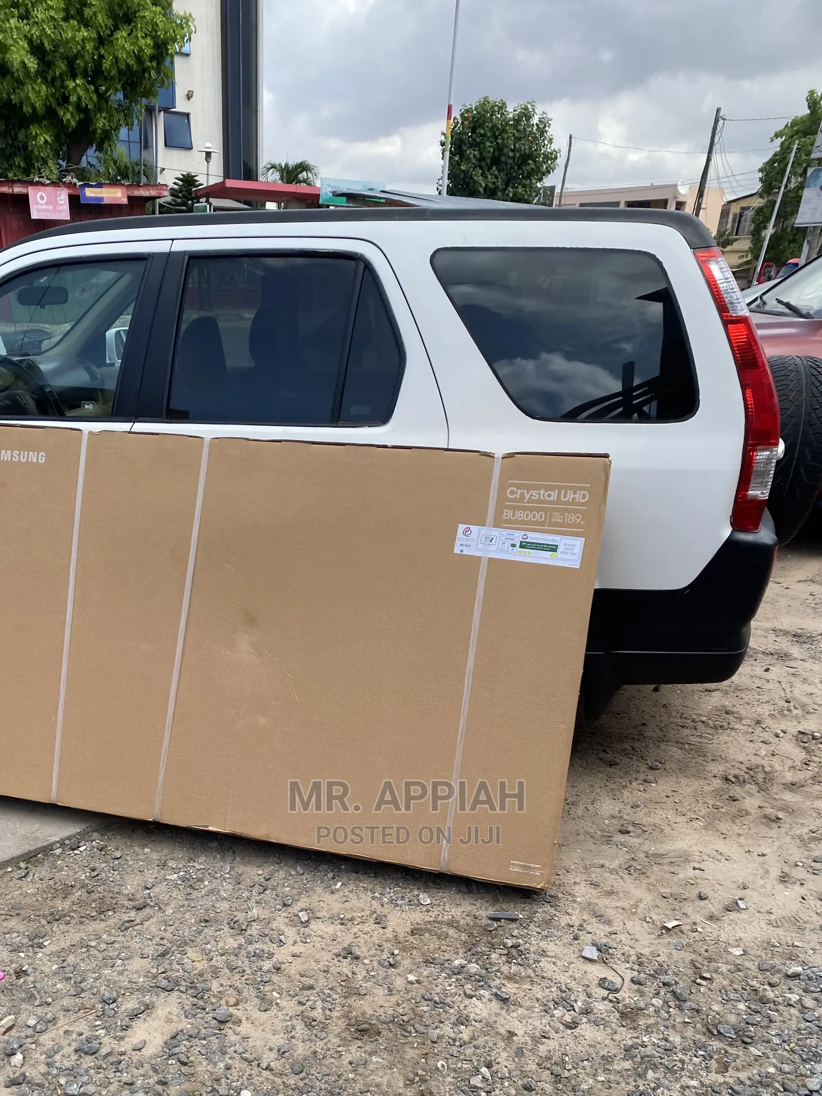 Reliable Samsung 75BU8100 75 Inch UHD Smart LED Tv.
