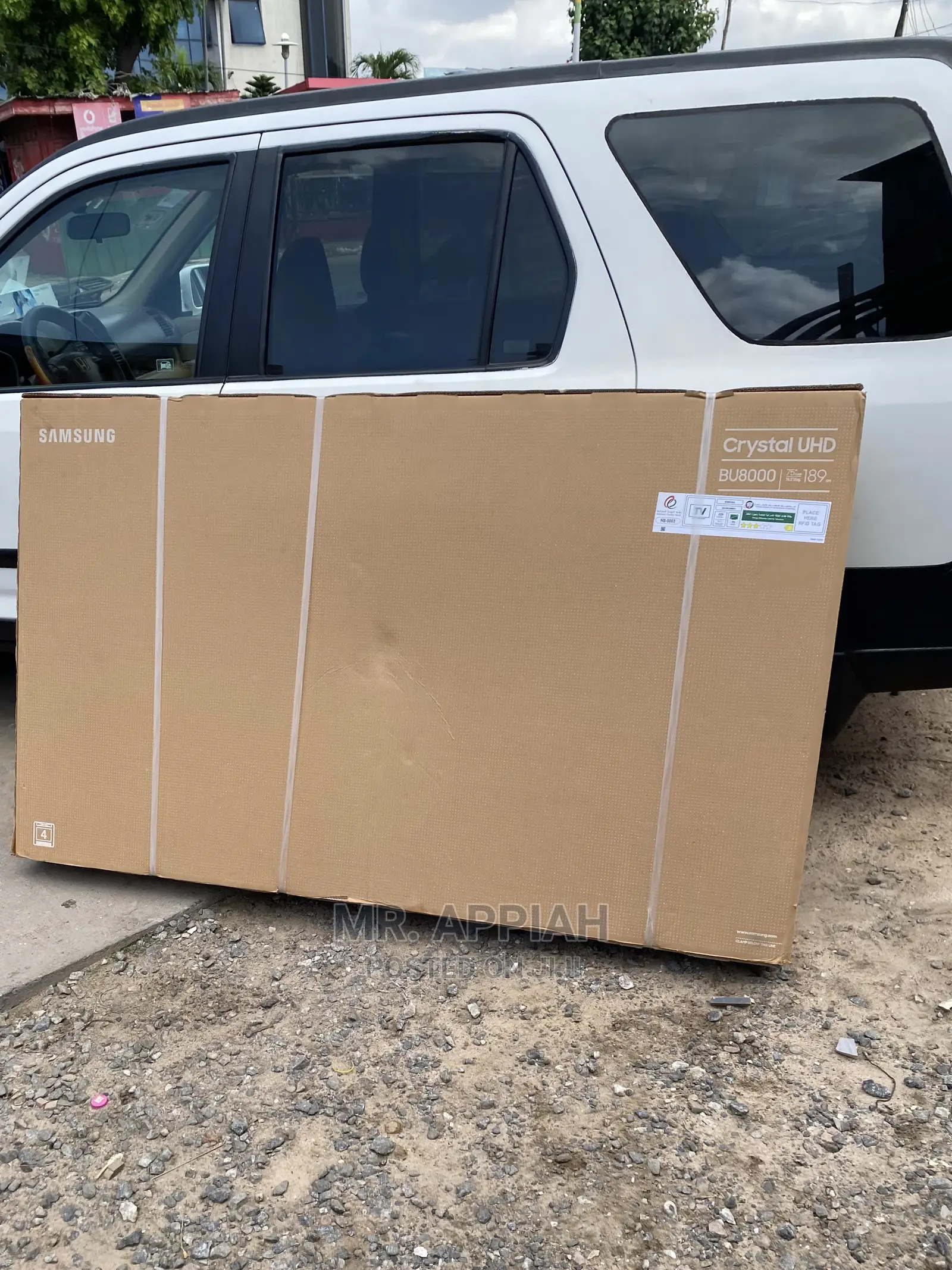Reliable Samsung 75BU8100 75 Inch UHD Smart LED Tv.