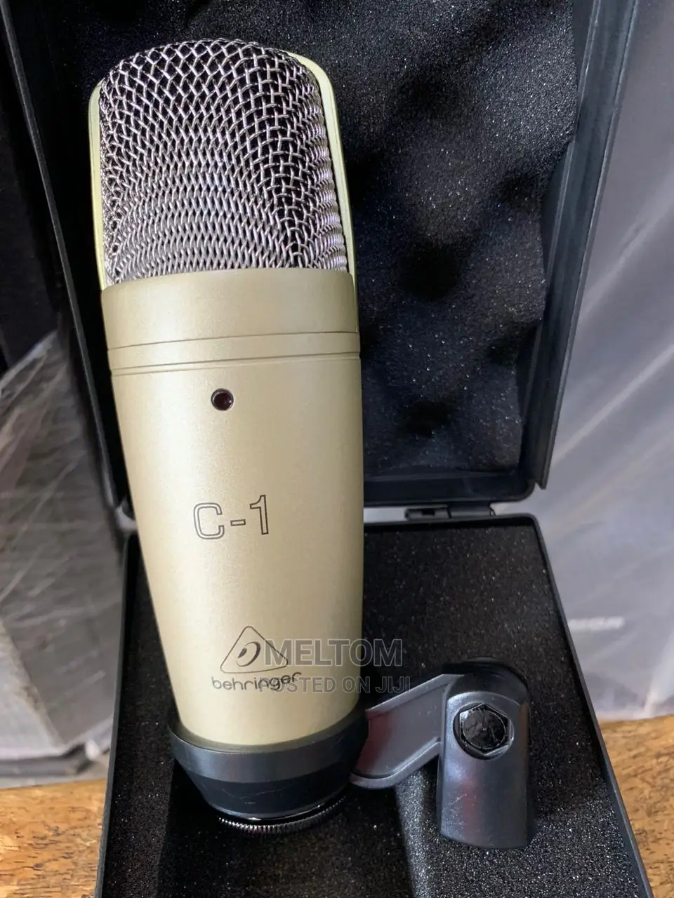 Studio Condenser Microphone C-1 (Behringer)