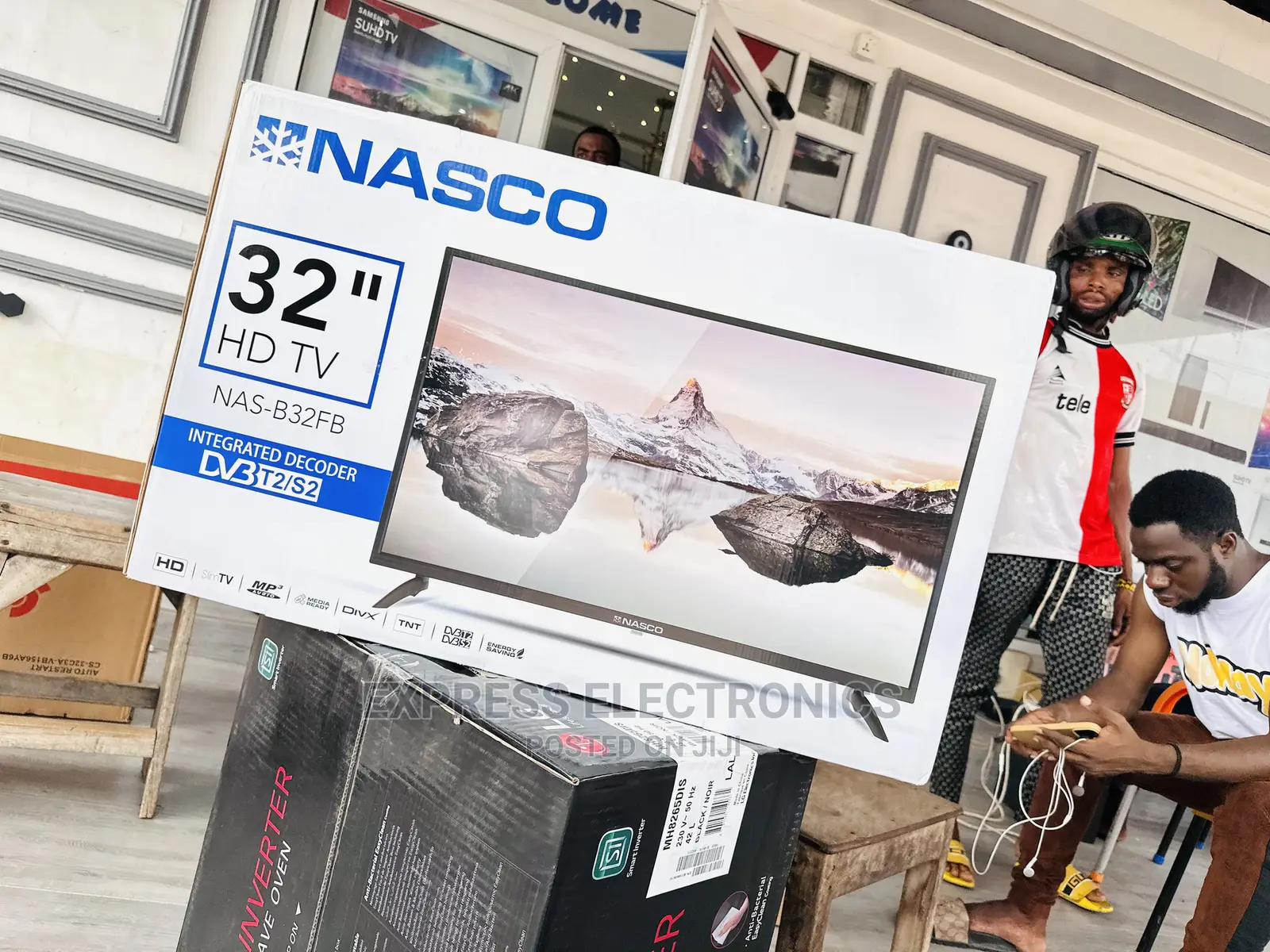 Glossy Black Slim Nasco Satellite Digital 32” Tv