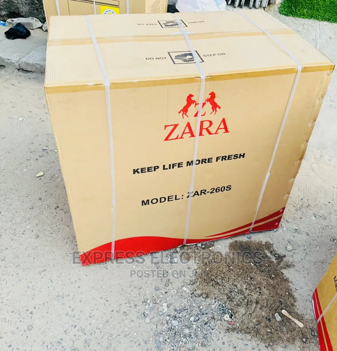Hone of Quality Zara -260s. 200 Litres Freezer Chest