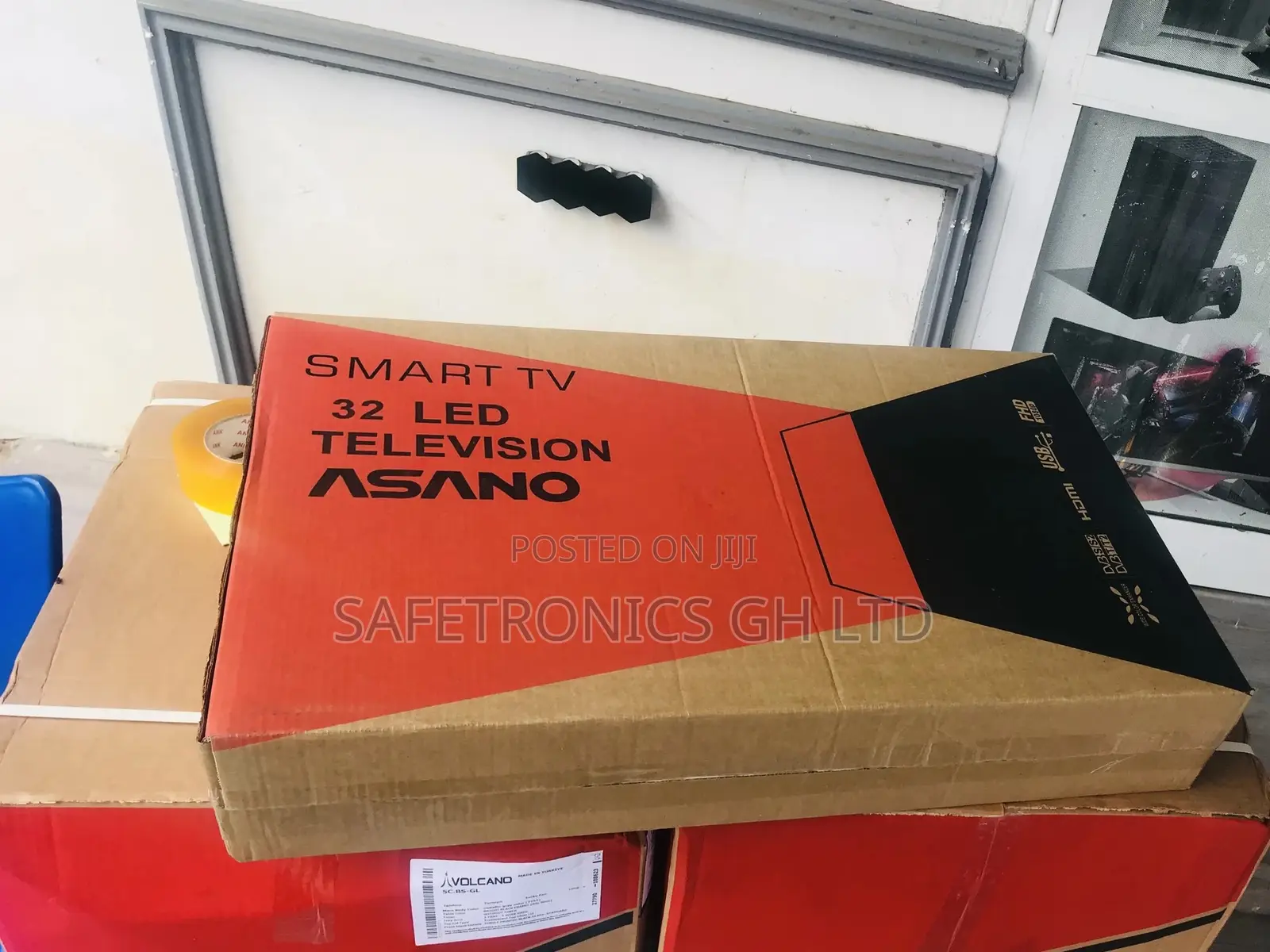 Neatly Sealed Glossy 32 Inches LED Smart Tv