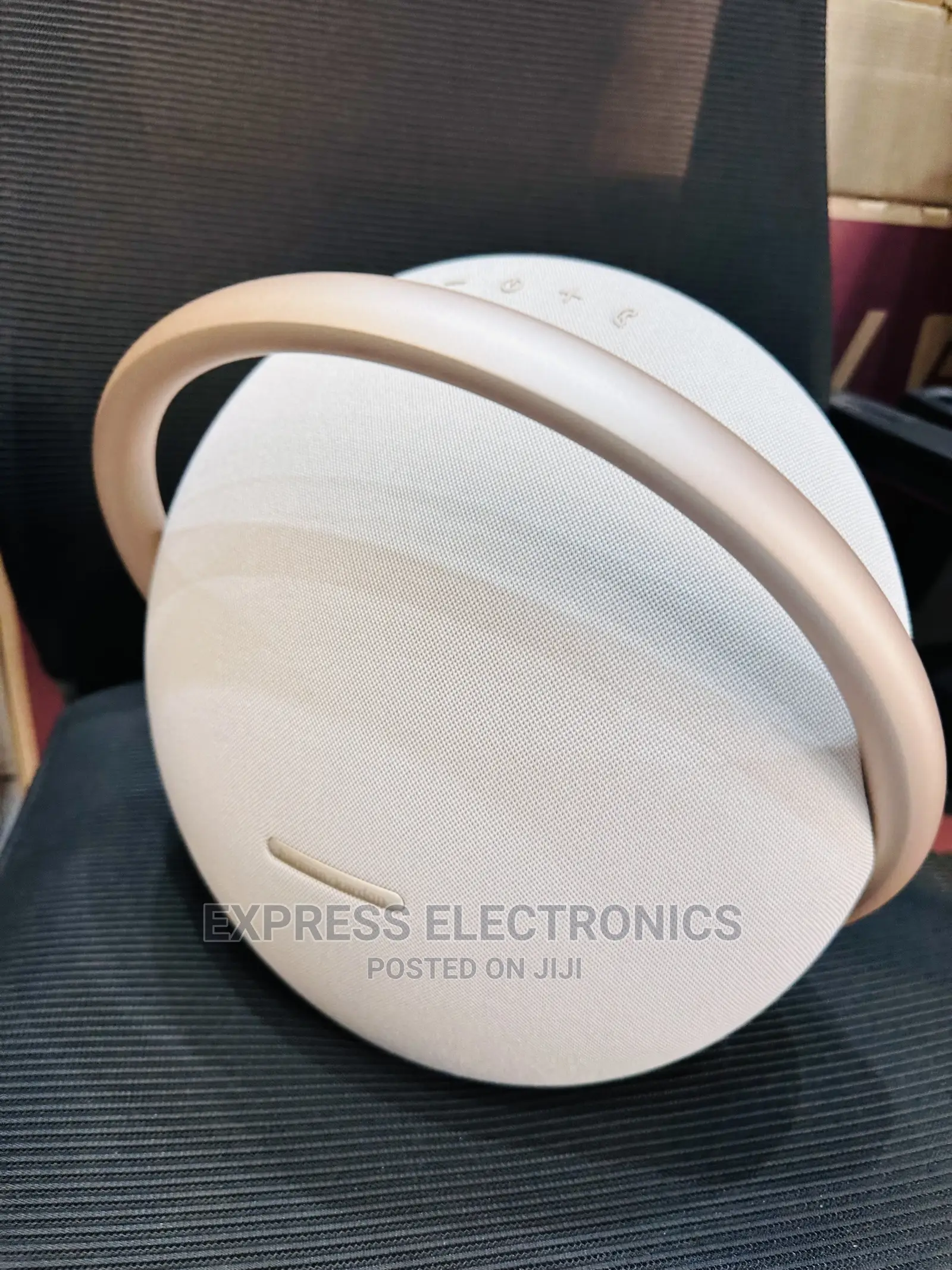 Adorable  New Bluetooth Speaker Onyx Studio 8