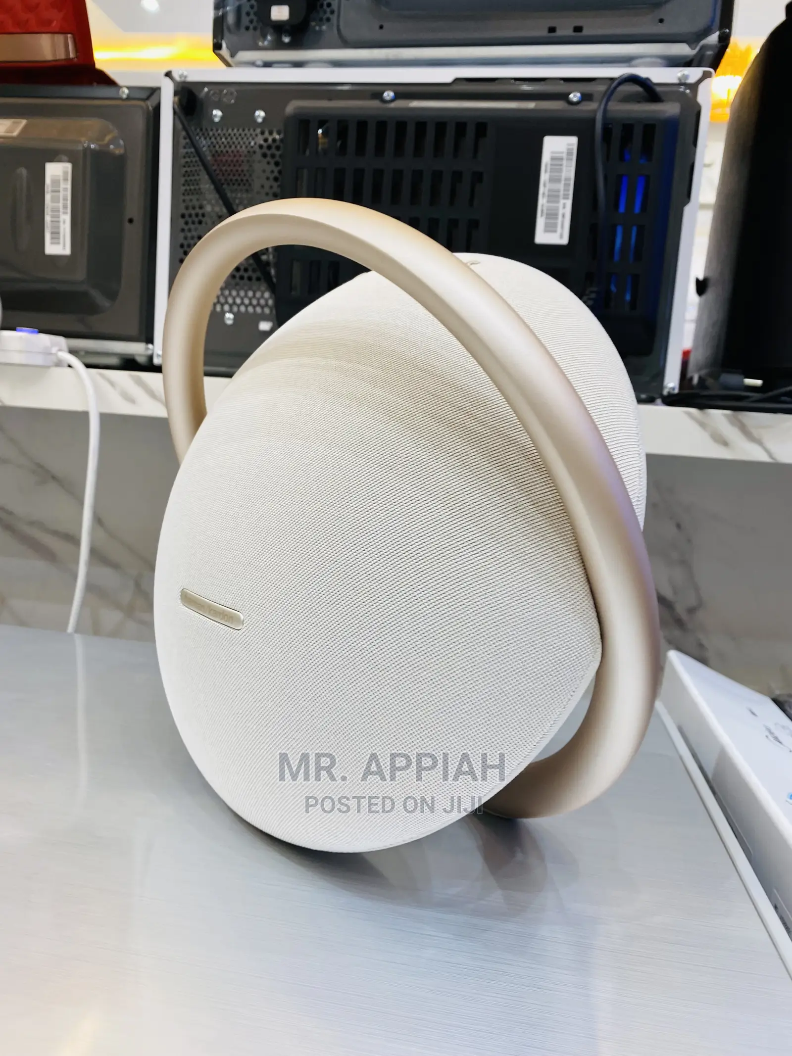 Long Lasting Harman Kardon Portable Bluetooth Speaker(Gold)