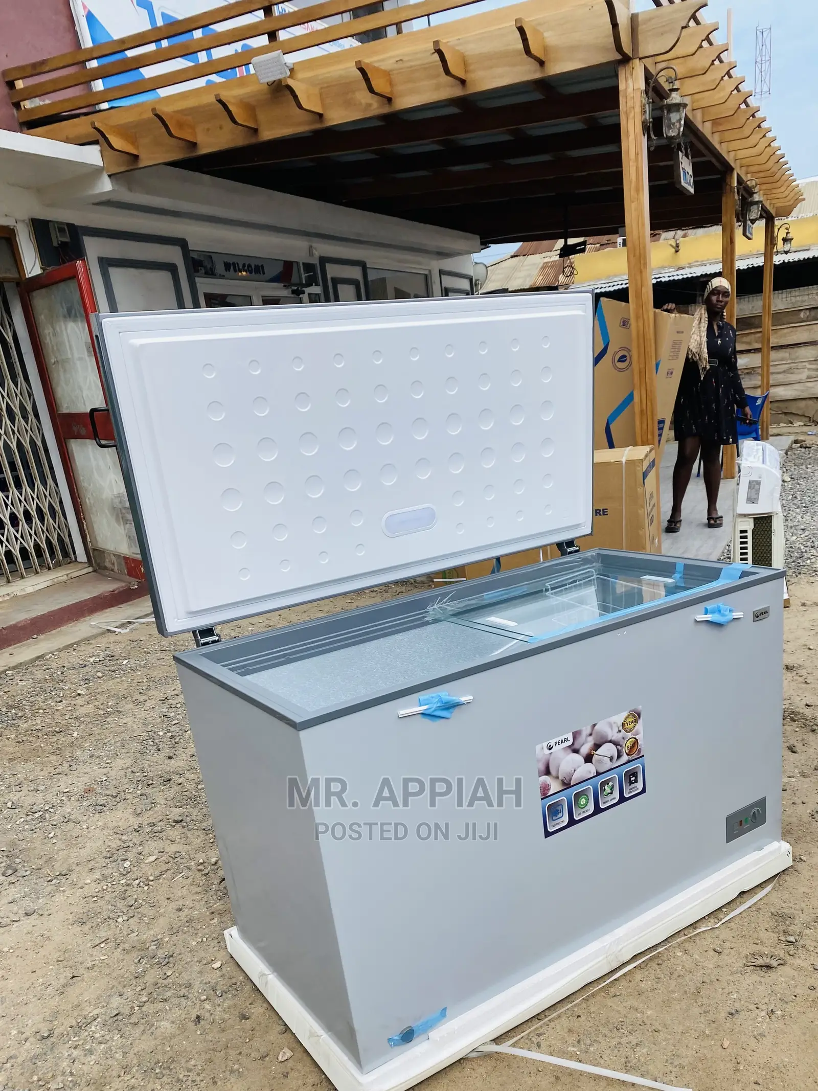 Pearl PCF460 Chest Freezer Works Faster Saves Energy(Gray).