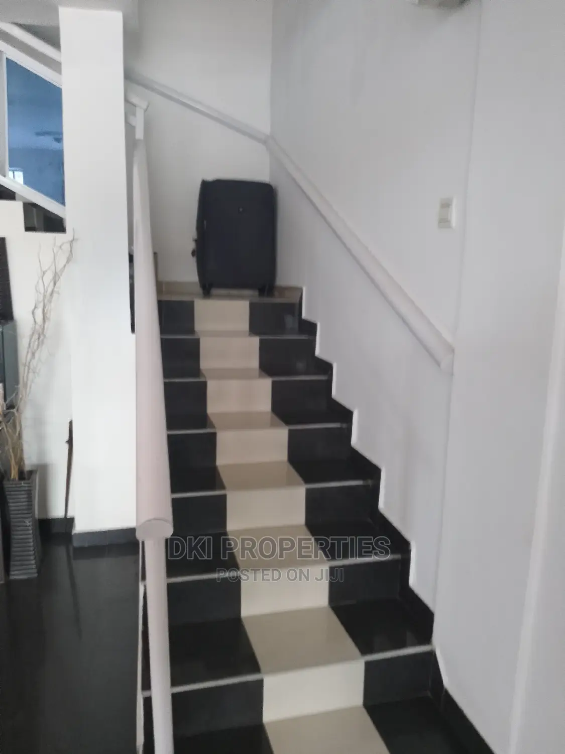 4bdrm House in Dki Properties, Tema Metropolitan for sale
