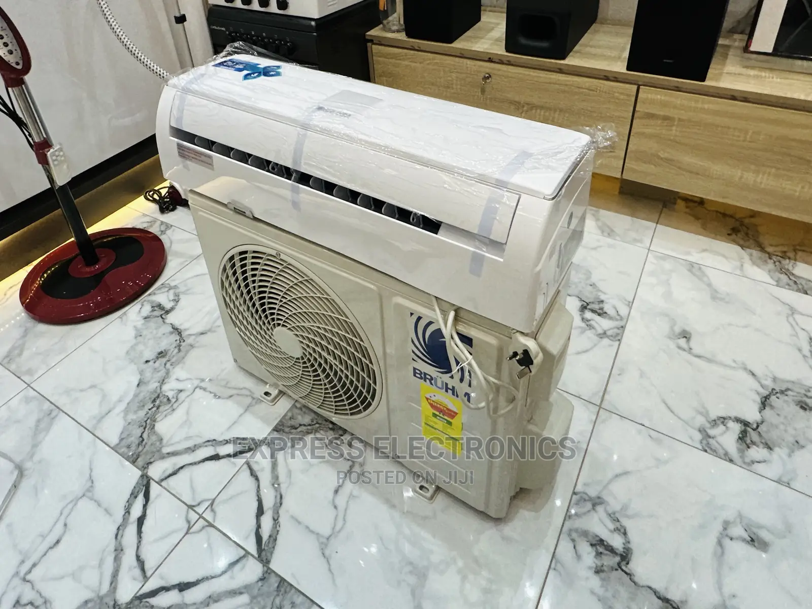 Bruhm Split R410 Translucent Plastic Panel 1.5hp Ac