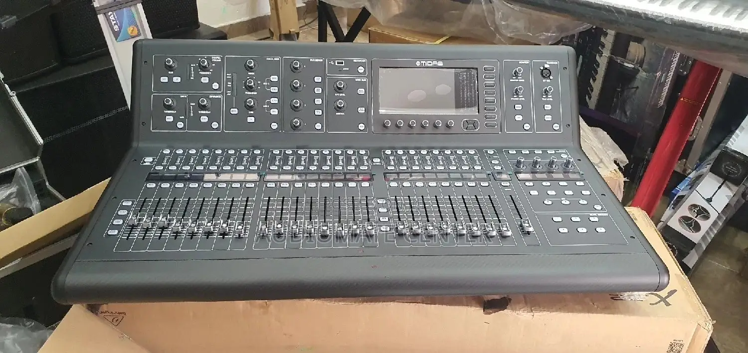 Midas M32 Live With Flight Case