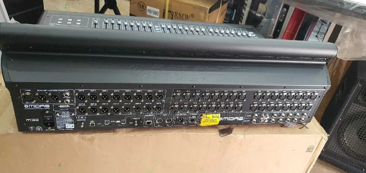Midas M32 Live With Flight Case
