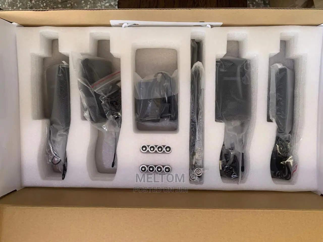Shure 4in1 Lapel Cordless Microphone (U-8600)