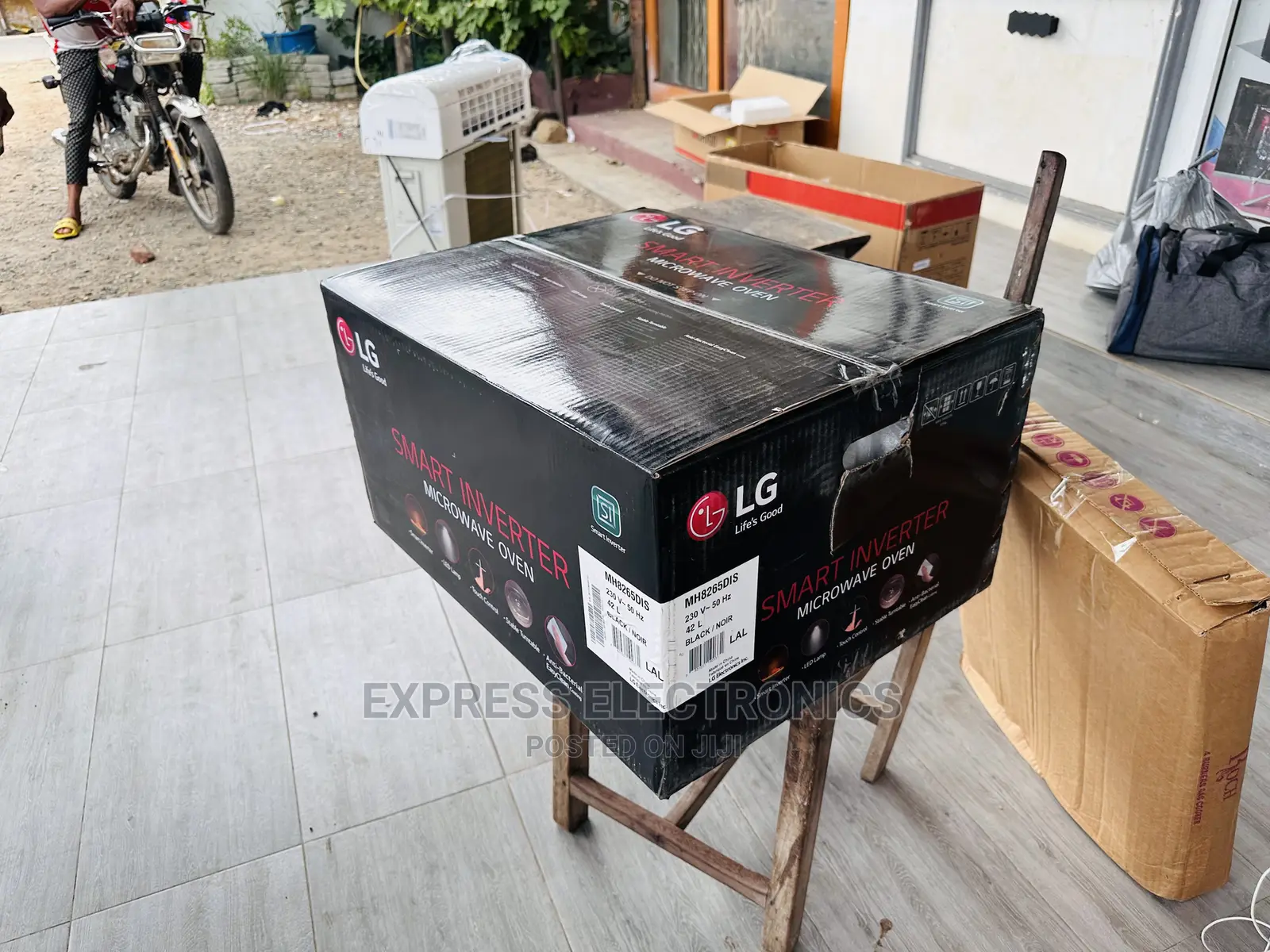 Cute  New LG 42L Oven Grill MS4295CIS Microwave Oven