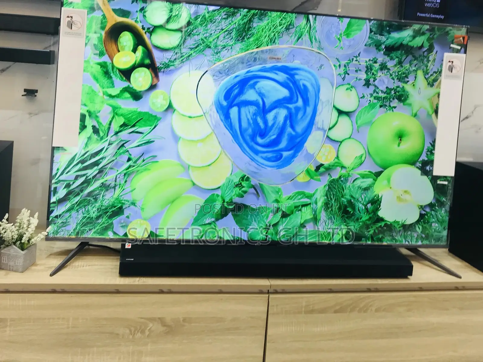 New Samsung 4k 85 Inches BU80 Crystal Led Glossy Tv