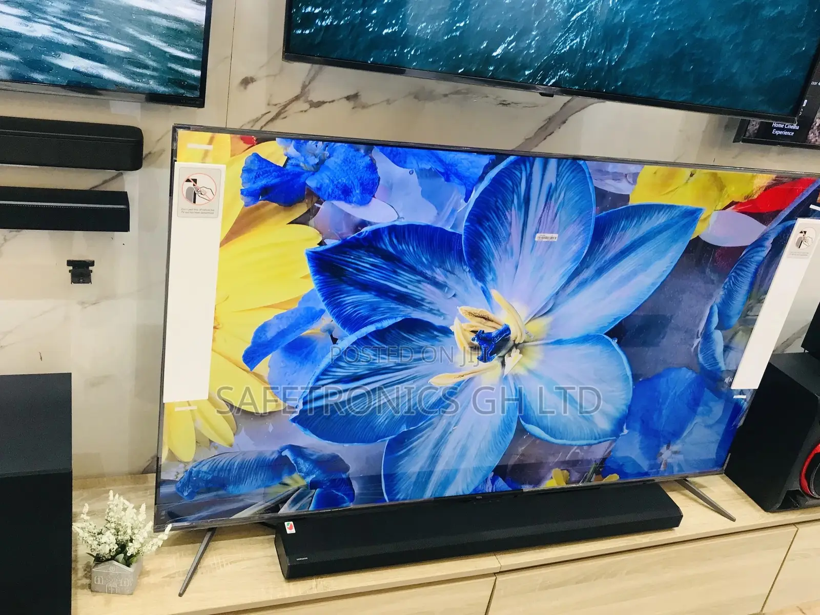 Neat 85 Inches Glossy LED Samsung UHD Crystal QLED