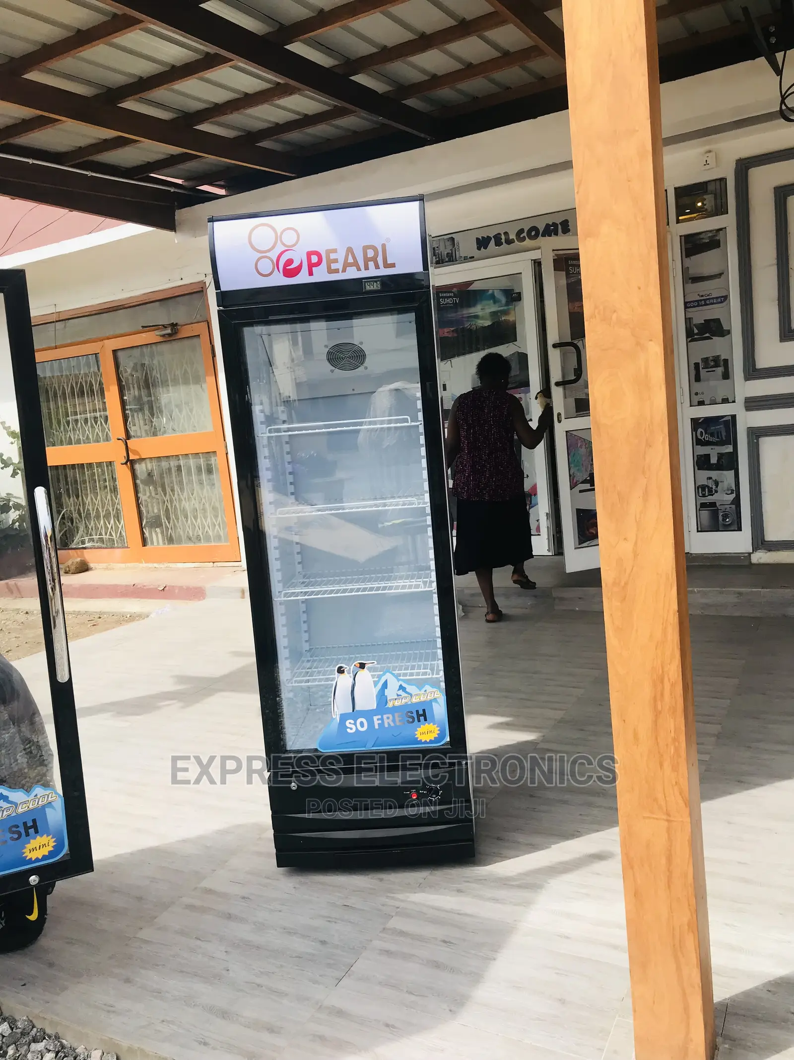Fabulous Job PVC46 318 Litres Pearl Single Door Display
