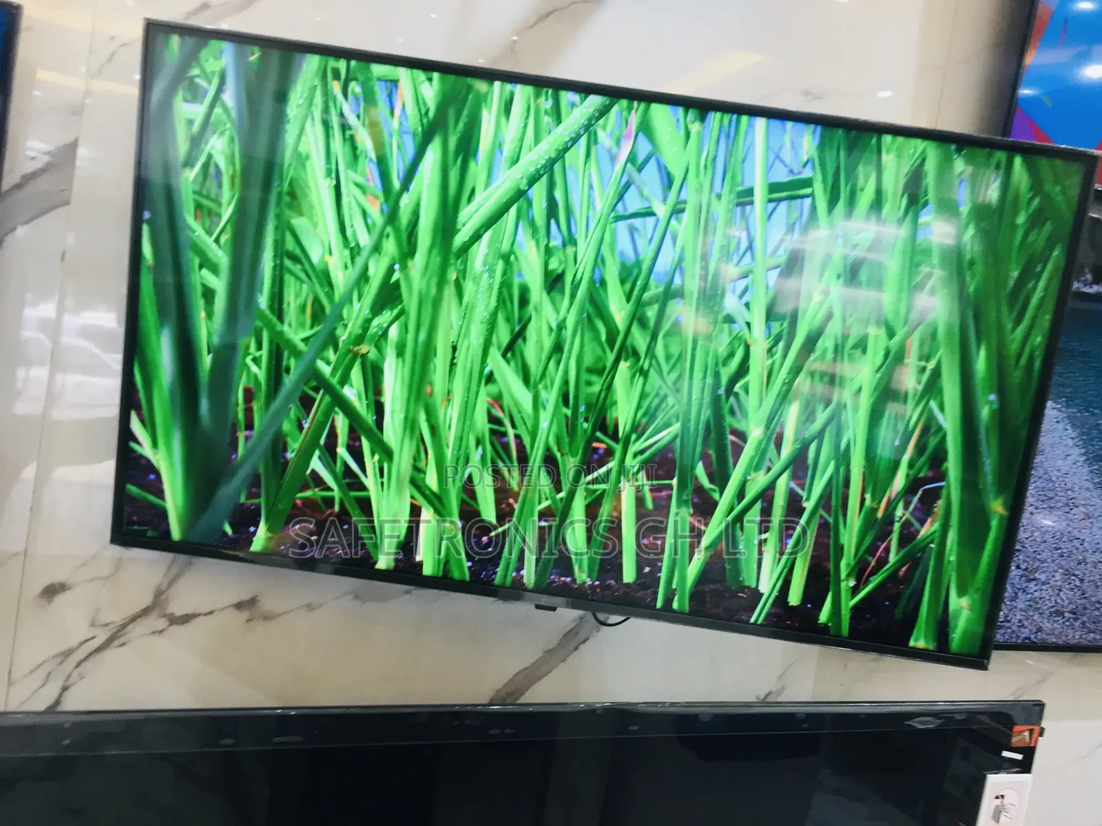 Quality Clear Glossy Samsung AU80 LED 50 Inches
