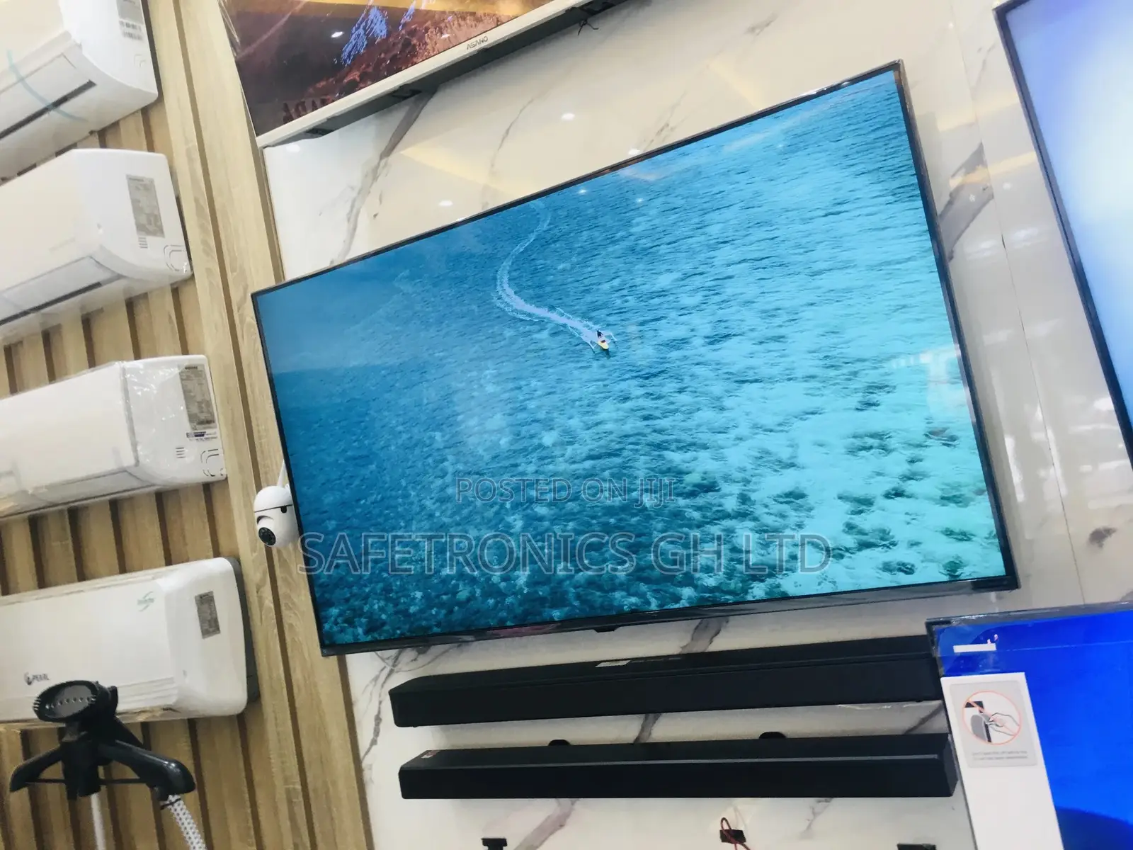 Friendly Budget on AU71 65 Inches LED Glossy Samsung UHD