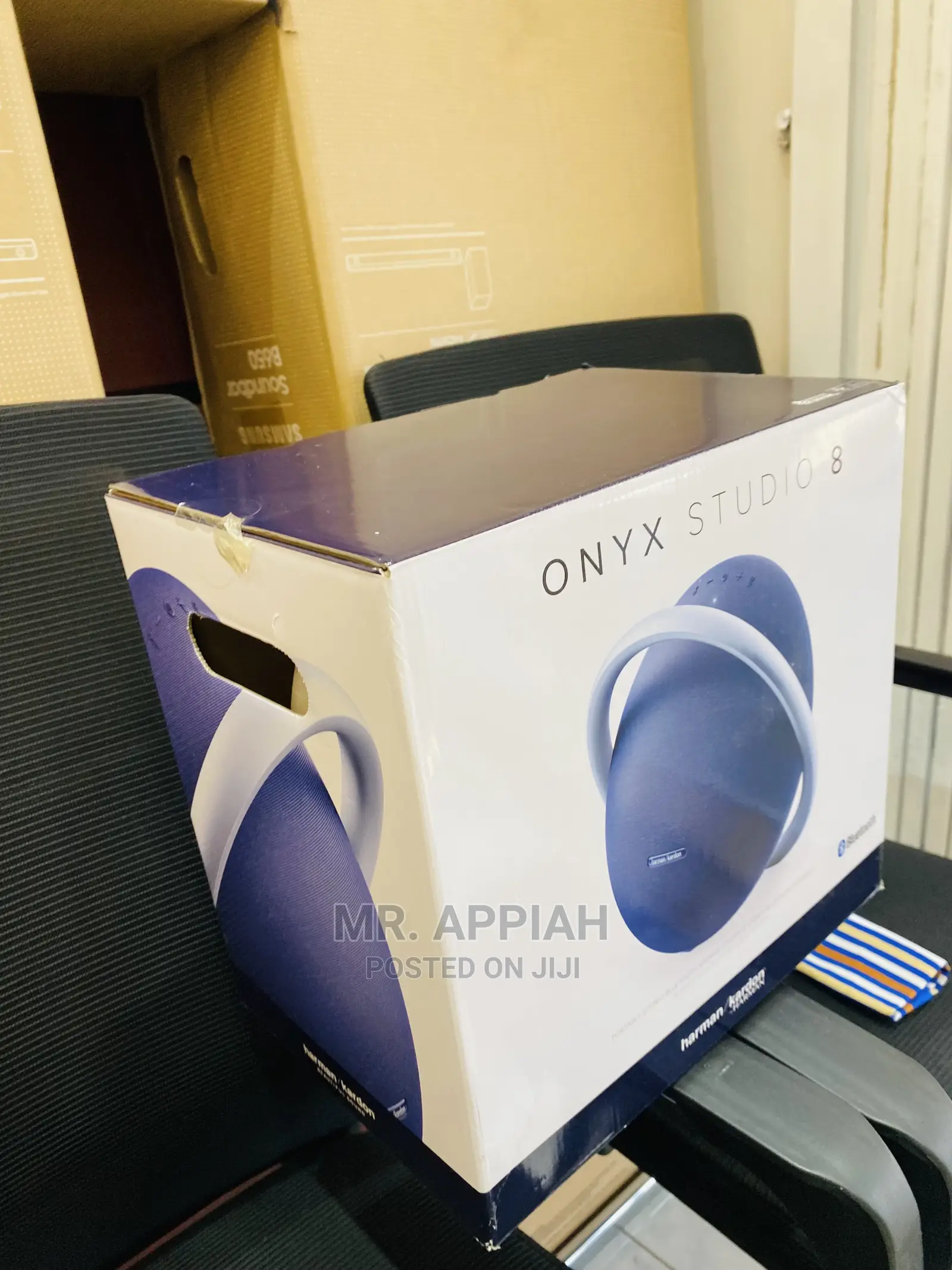Effective Reliable Onyx8 Bluetooth Speaker(Harman Kardon)