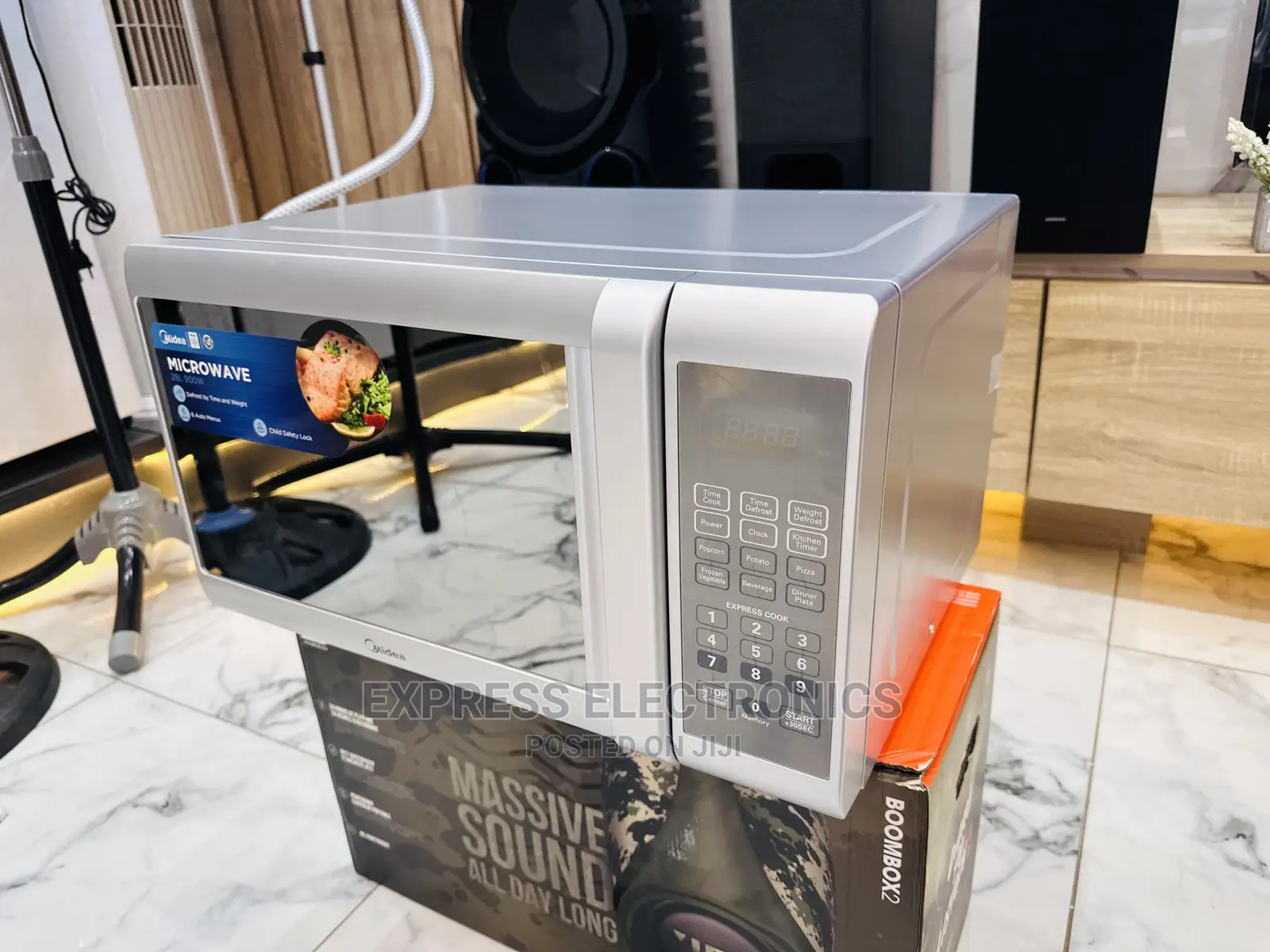 Adorable  New Midea Microwave EM928ETB Oven