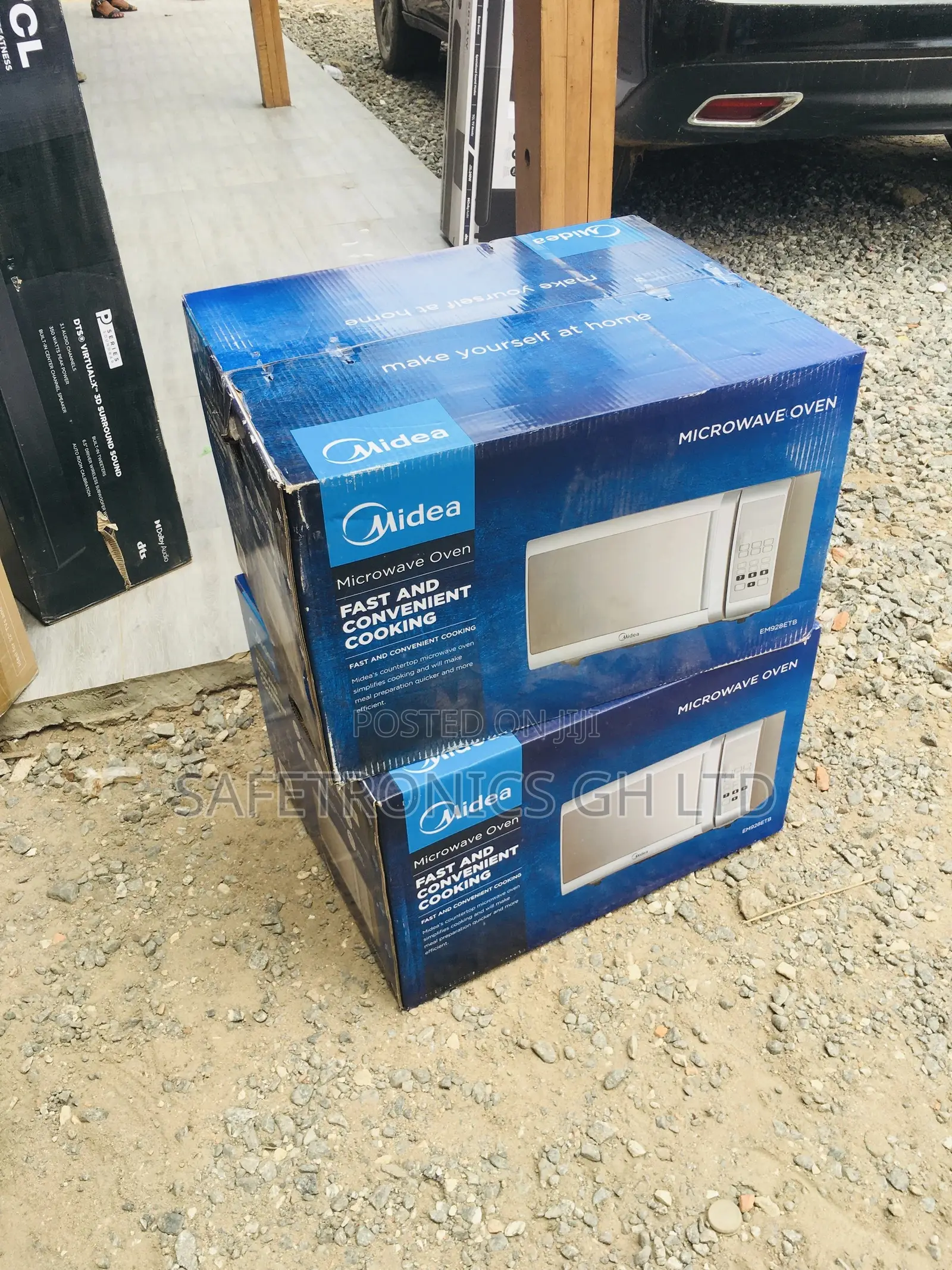 28 Liters EM928ETB Countertop Microwave Midea
