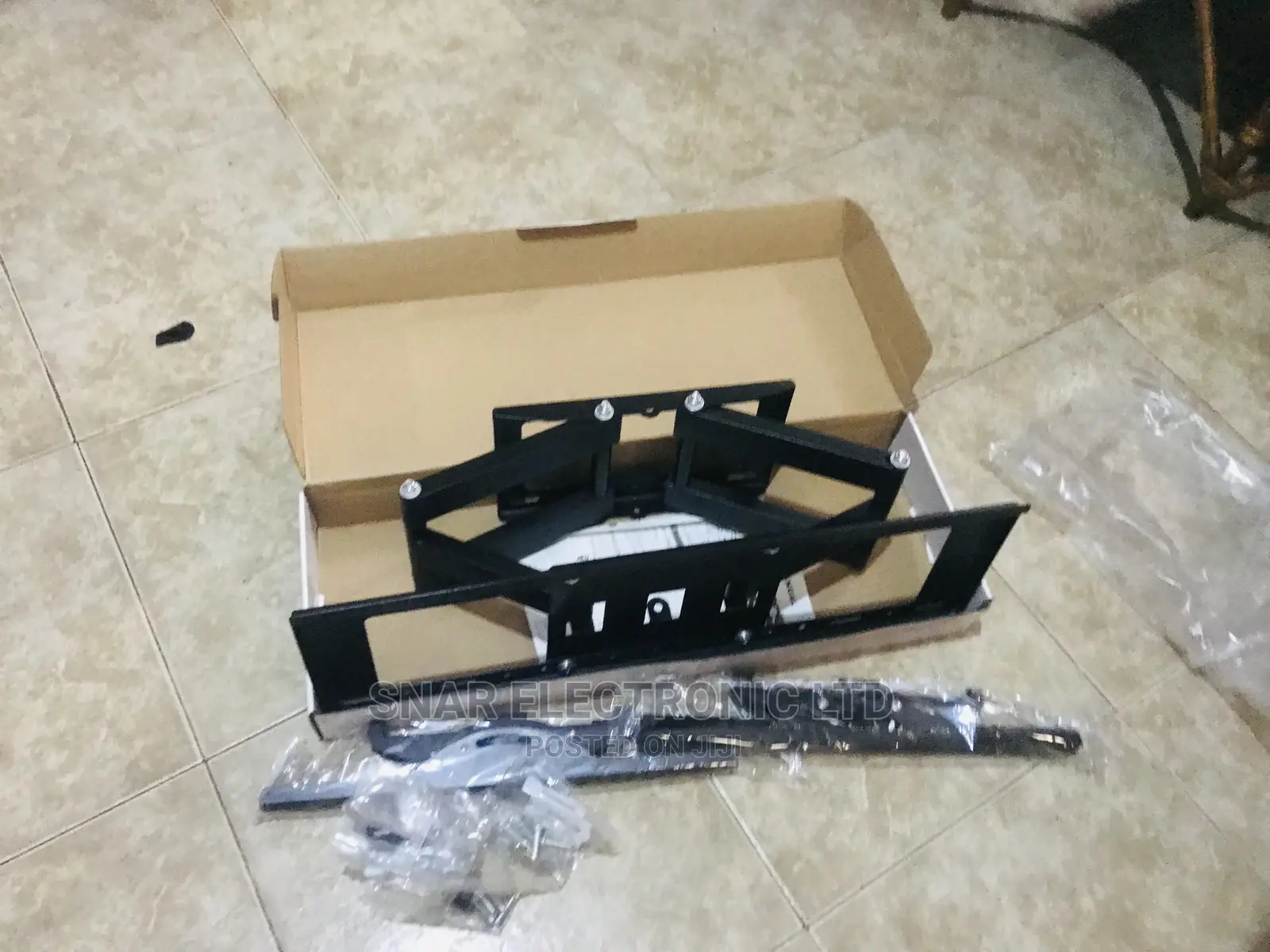 Amazing Full Motion HDTV TV Wall Mount Bracket