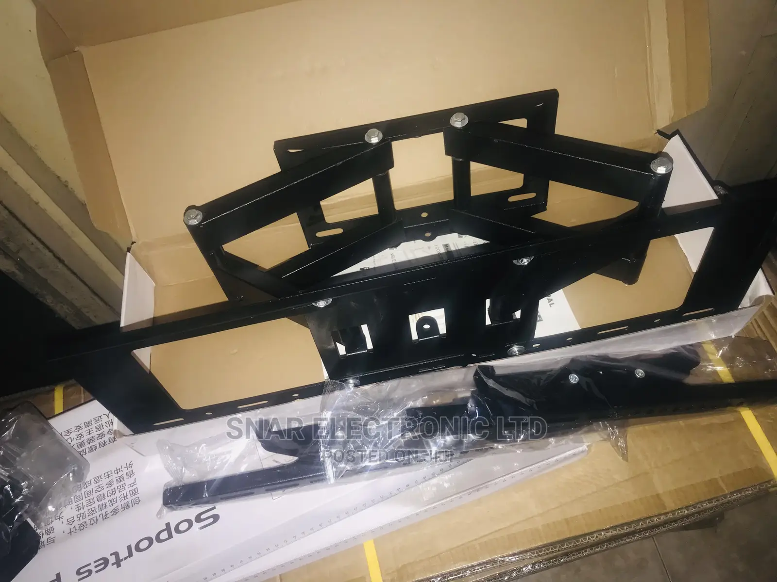 Adorable TV Wall Mount, Full Motion Swivel Tilt TV Mount