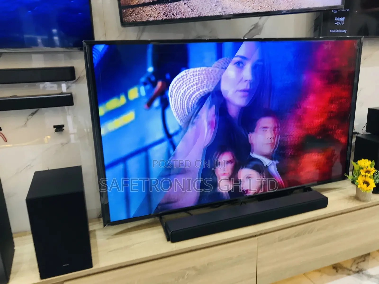 Clear Quality Picture Samsung QLED Q60B Glossy + Soundbar