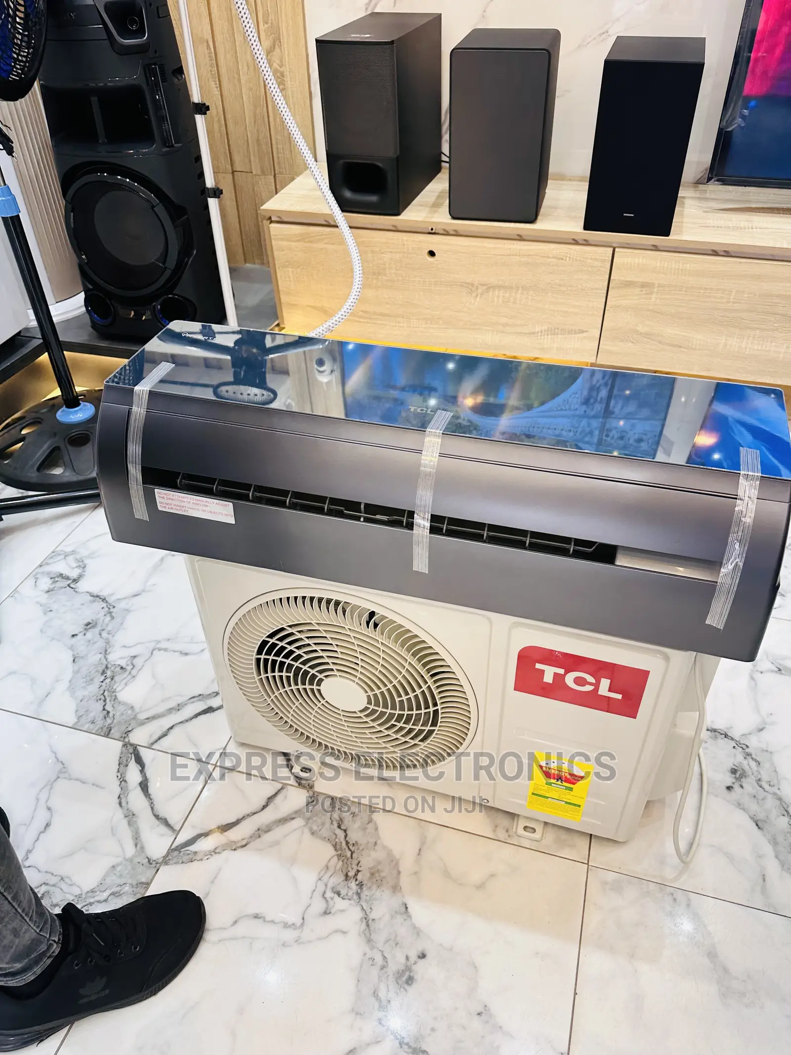 Fabulous Job TCL Mirror  1.5hp Split Inverter AC Black