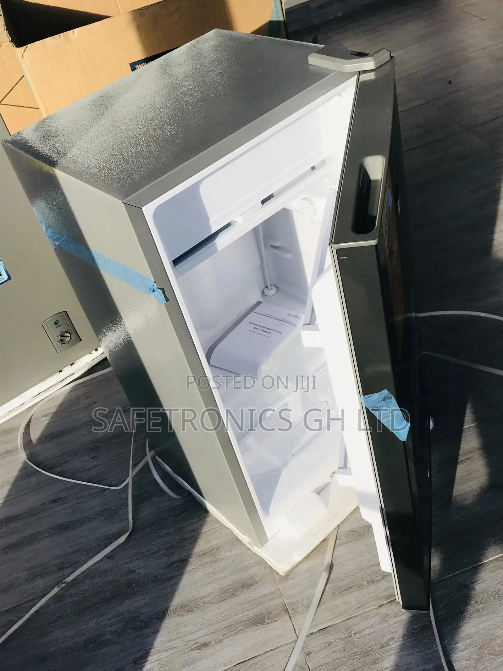 Neatly Sealed Pearl Tabletop Topfreezer Fridge 80 Liters