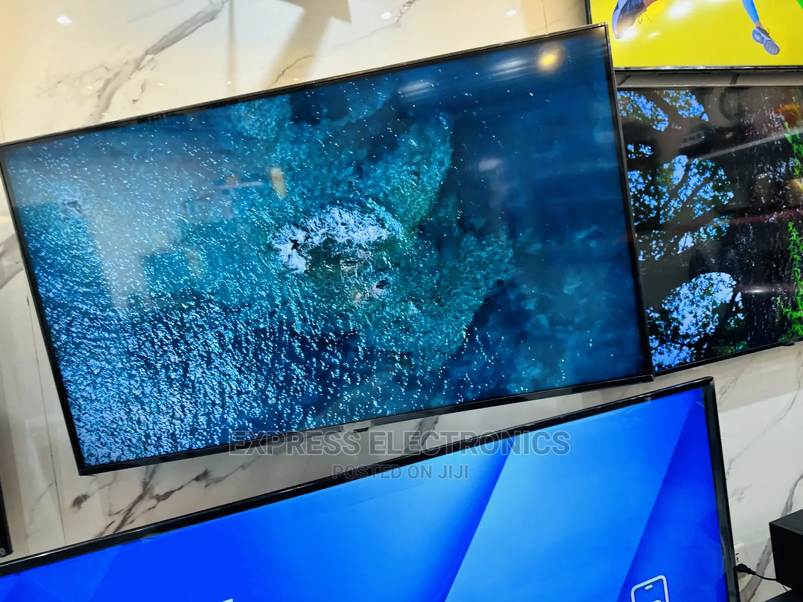 55au8000 UHD Smart Samsung Tv for Cool Pretty  Price