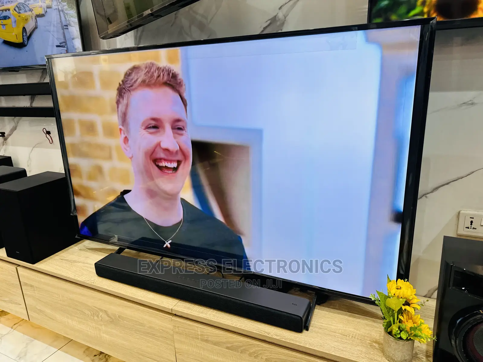 Brilliant Display UHD Samsung Smart 85”Au7172 Tv 