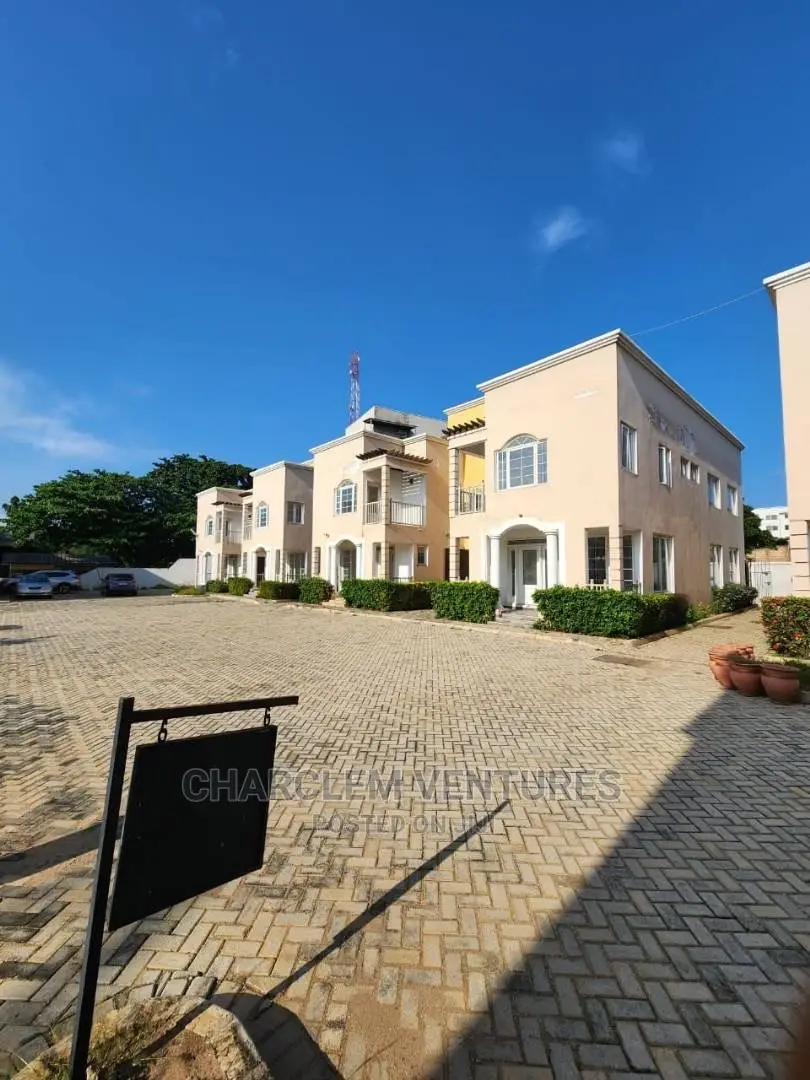 4bdrm Townhouse/Terrace in Charclem Ventures, Accra Metropolitan